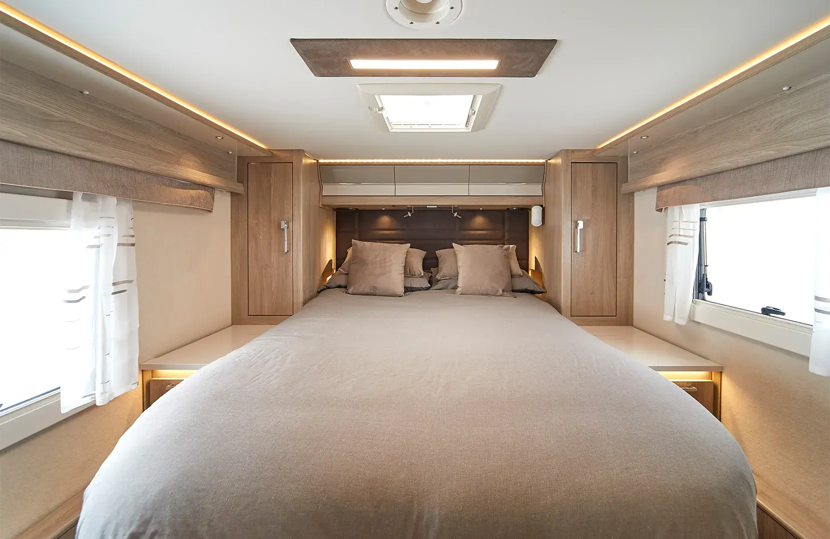 Coachman Travelmaster Imperial Bed