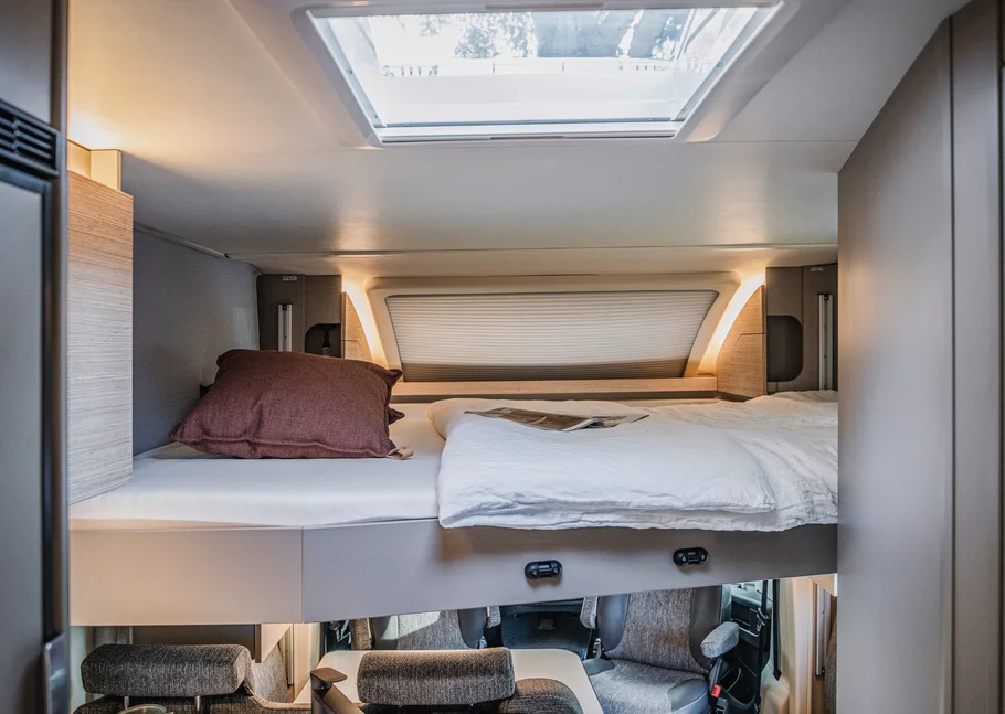 Buerstner Campeo TD 676G Motorhome Bedroom