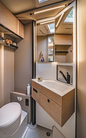 Buerstner Campeo TD 676G Motorhome Bathroom