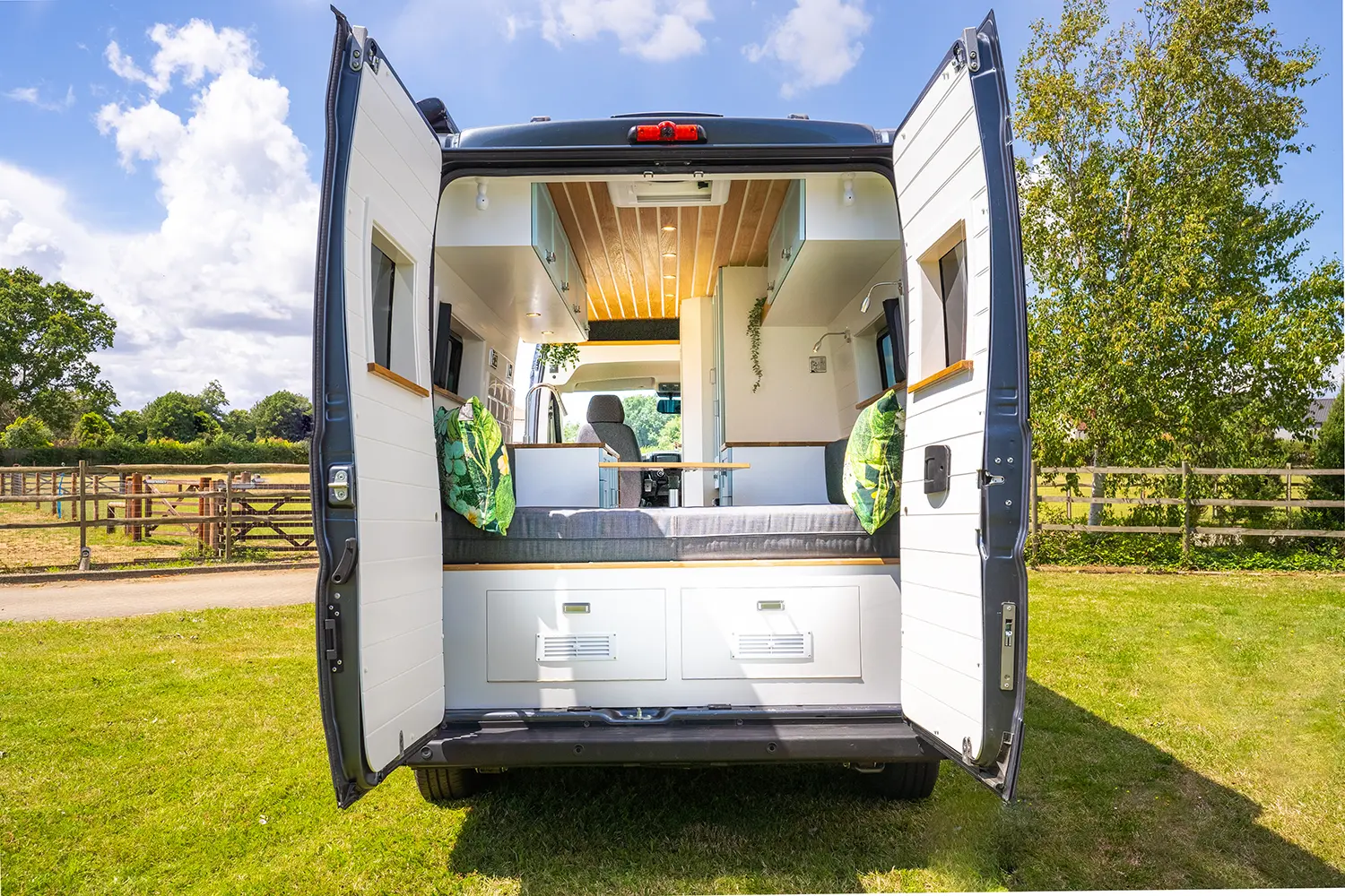 Vanlife Milo Campervan Exterior2